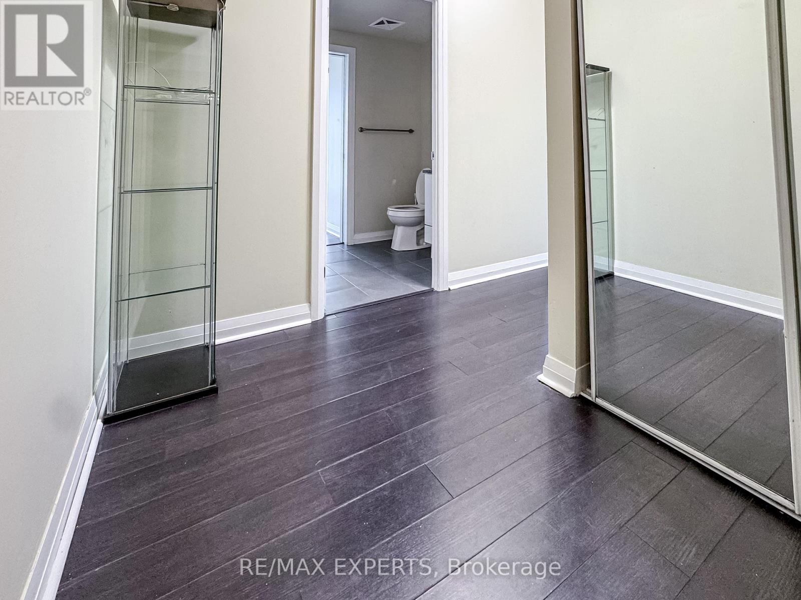 504 - 55 Eglinton Avenue W, Mississauga, Ontario  L5R 0E4 - Photo 13 - W12379328