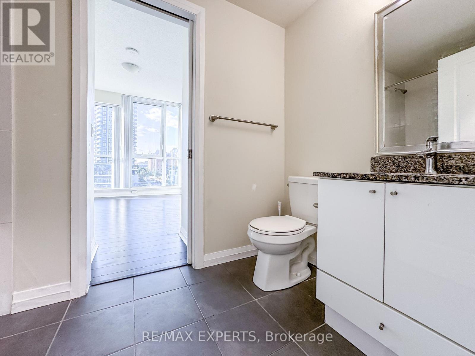 504 - 55 Eglinton Avenue W, Mississauga, Ontario  L5R 0E4 - Photo 17 - W12379328