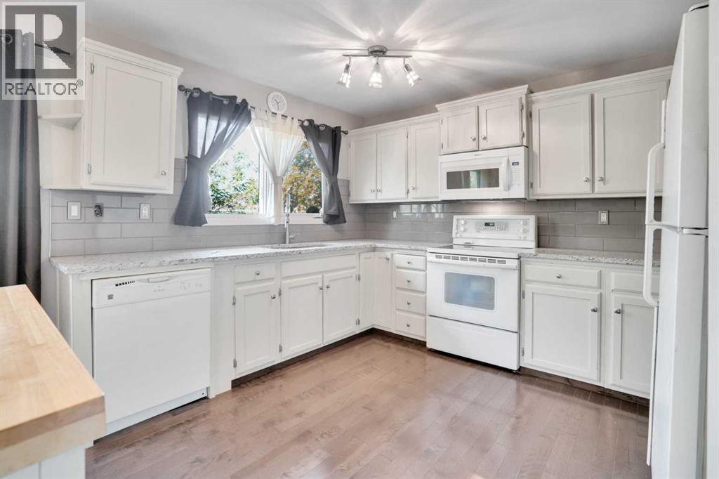 4764 Rundlewood Drive Ne, Calgary, Alberta  T1Y 2P1 - Photo 5 - A2260794