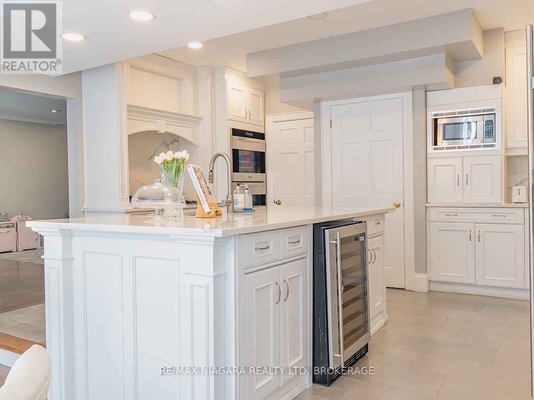 10187 Lakeshore Road W, Wainfleet (Lakeshore), Ontario  L3K 5V4 - Photo 12 - X12432998