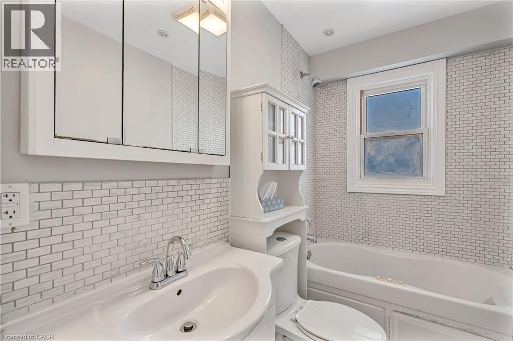 161 Cochrane Road, Hamilton, Ontario  L8K 3G3 - Photo 17 - 40774373