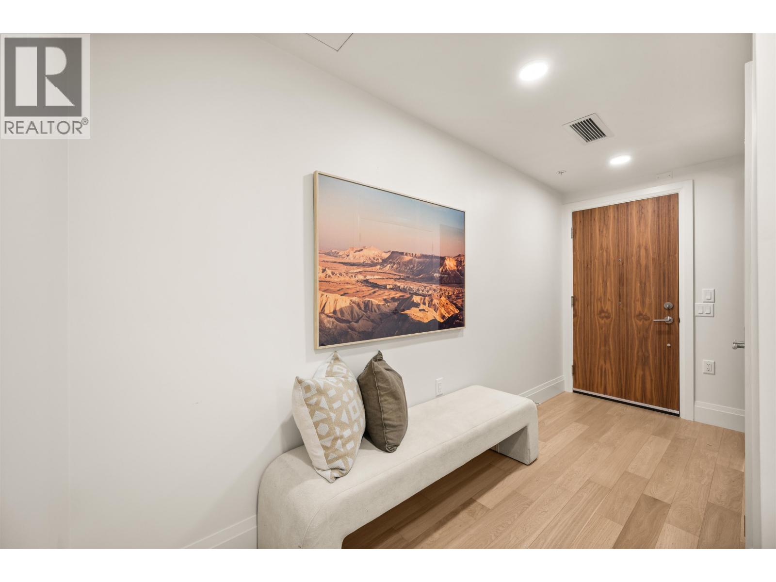 213 2550 Garden Drive, Vancouver, British Columbia  V5N 4X6 - Photo 2 - R3050125