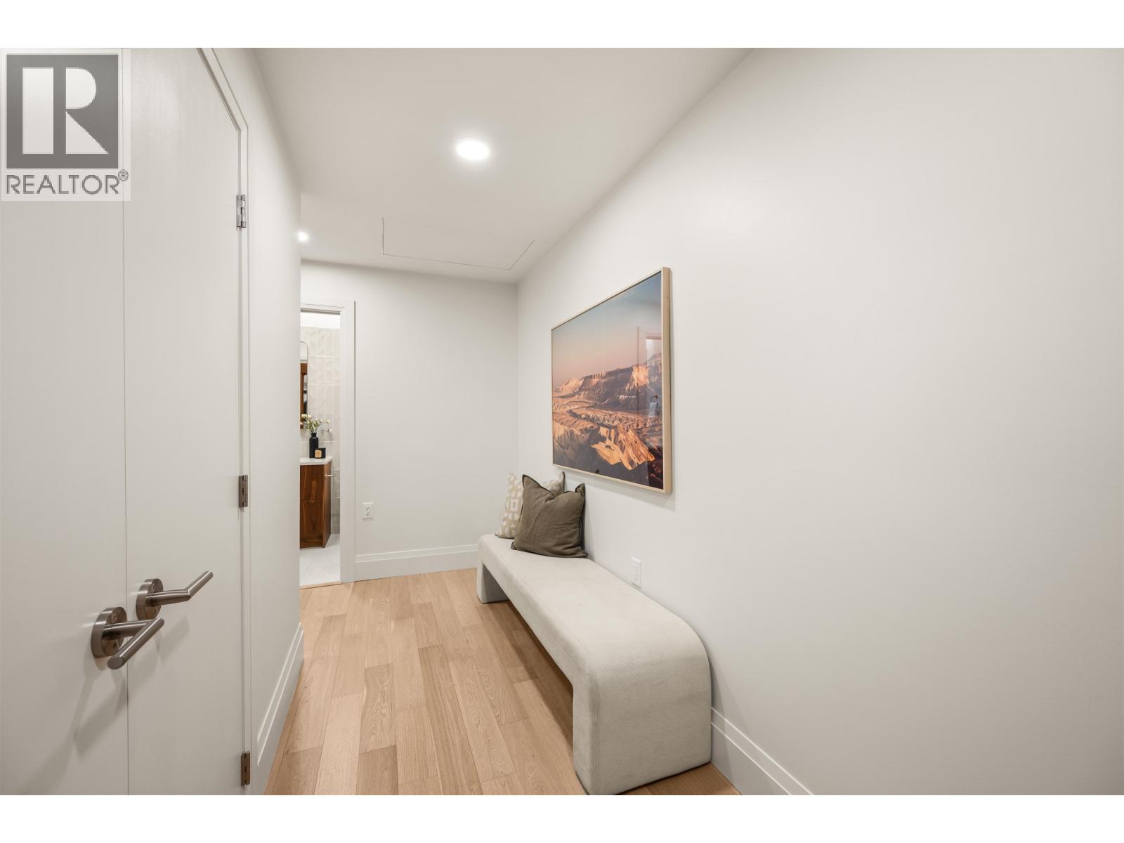 213 2550 Garden Drive, Vancouver, British Columbia  V5N 4X6 - Photo 3 - R3050125