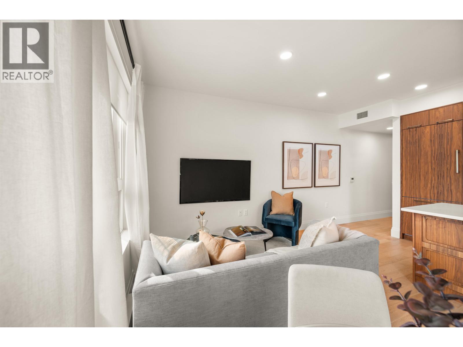 213 2550 Garden Drive, Vancouver, British Columbia  V5N 4X6 - Photo 6 - R3050125