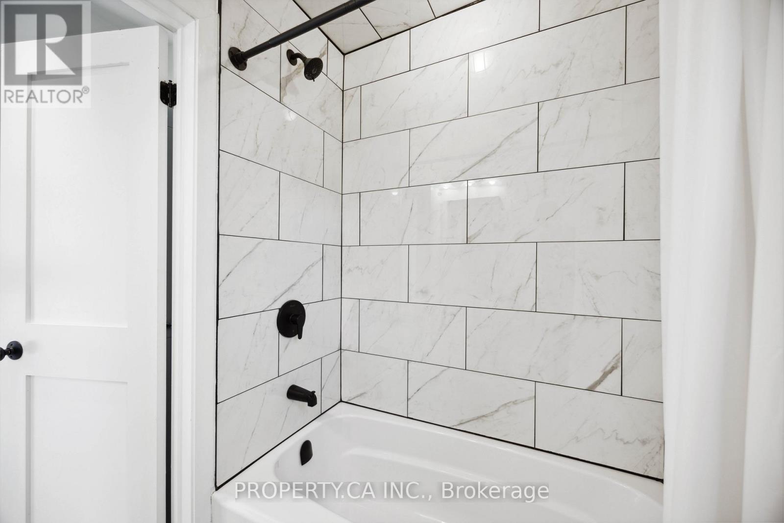 1569 Bayview Avenue, Toronto, Ontario  M4G 3B5 - Photo 10 - C12432856