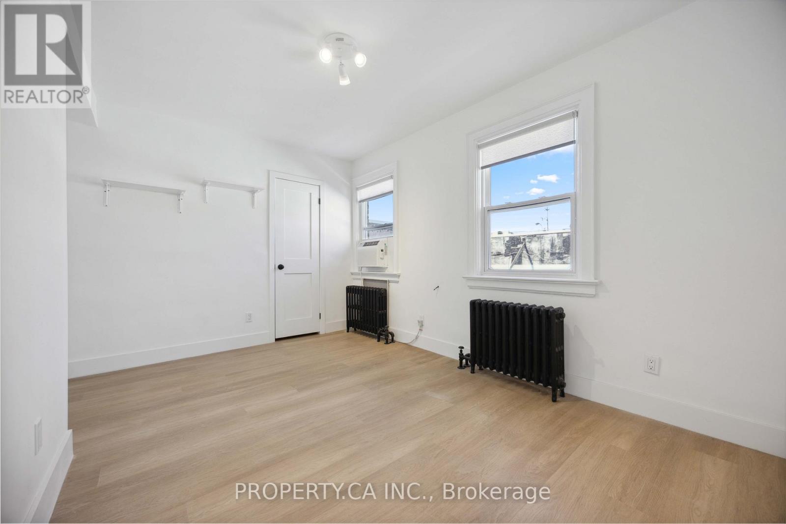 1569 Bayview Avenue, Toronto, Ontario  M4G 3B5 - Photo 2 - C12432856