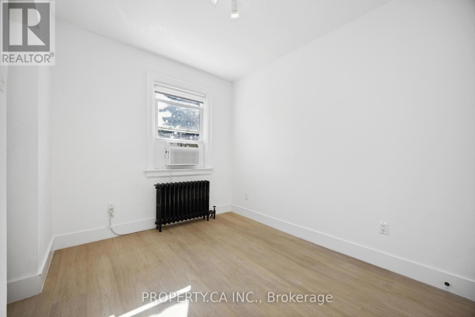 1569 Bayview Avenue, Toronto, Ontario  M4G 3B5 - Photo 3 - C12432856