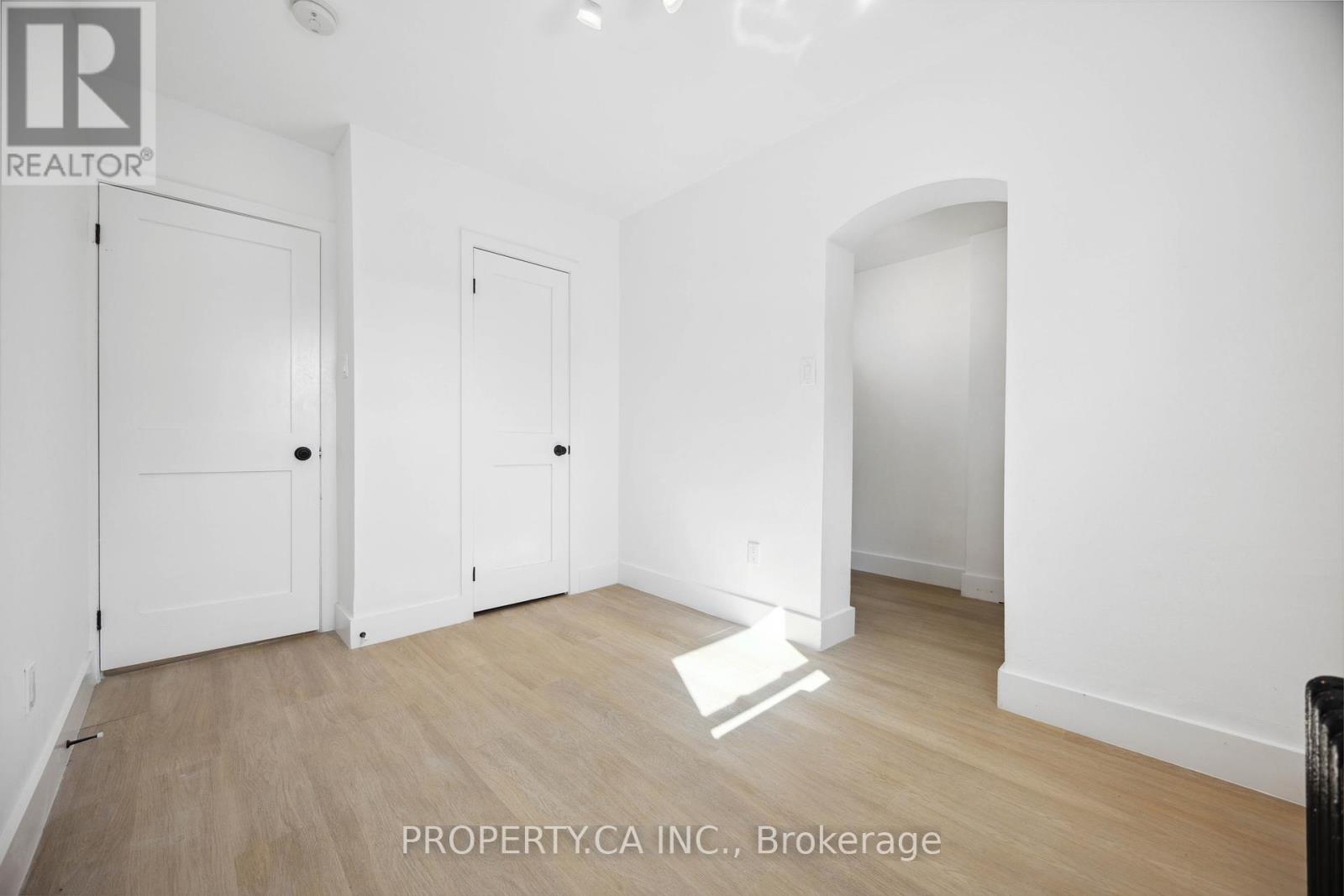1569 Bayview Avenue, Toronto, Ontario  M4G 3B5 - Photo 5 - C12432856