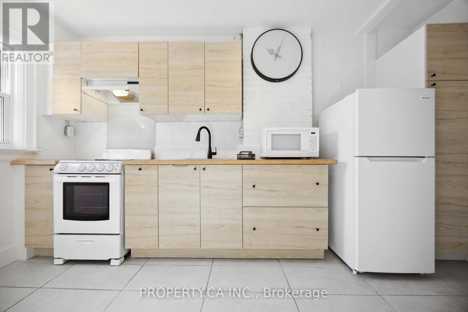 1569 Bayview Avenue, Toronto, Ontario  M4G 3B5 - Photo 6 - C12432856