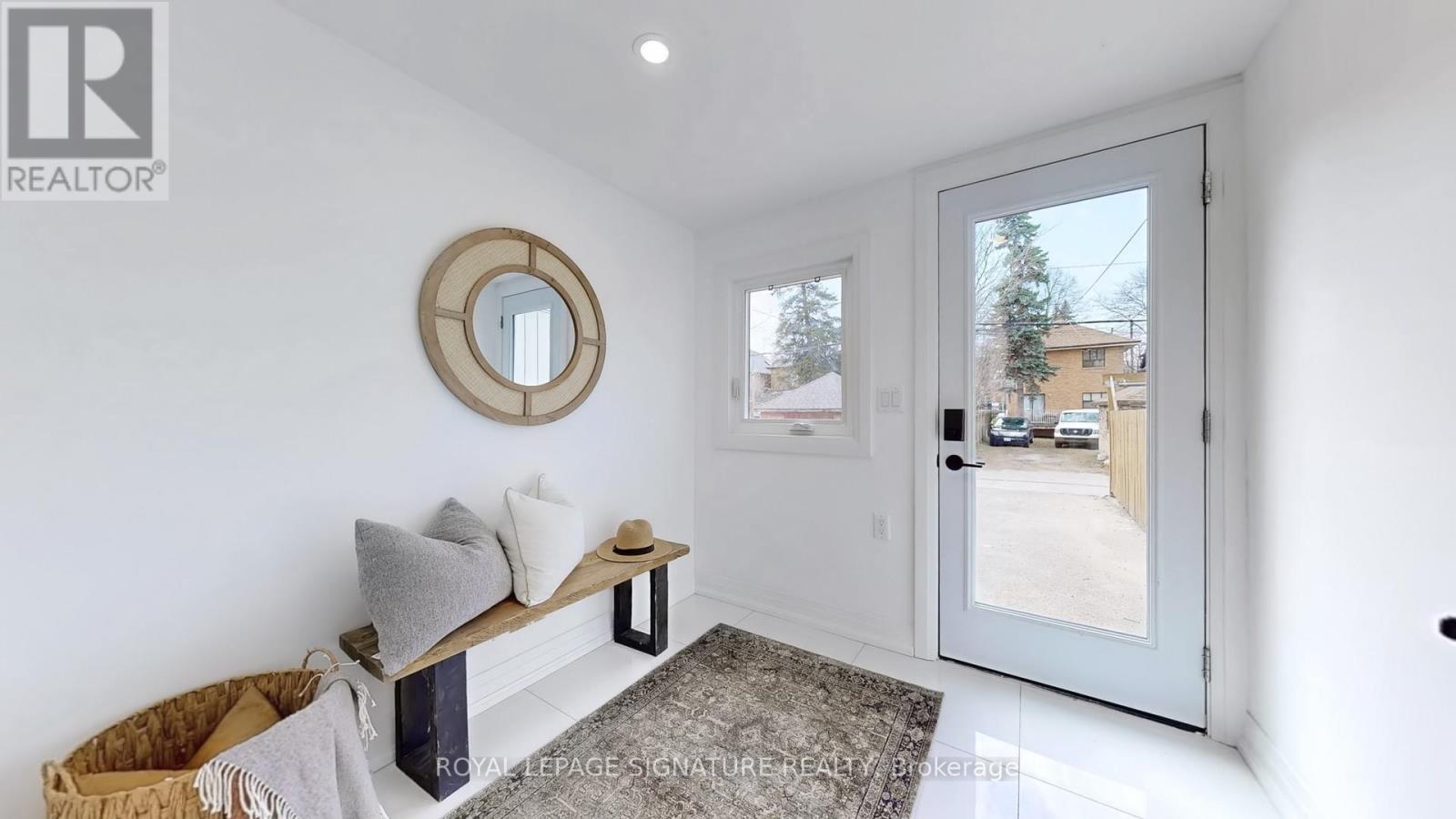 914 Broadview Avenue, Toronto, Ontario  M4K 2R1 - Photo 11 - E12432832