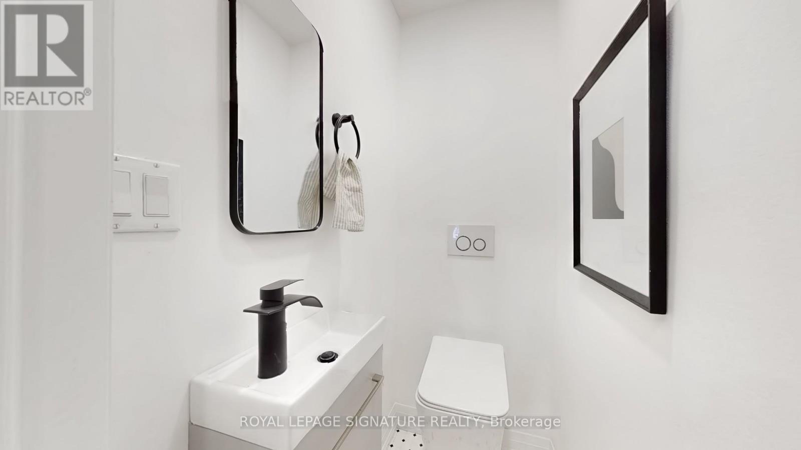 914 Broadview Avenue, Toronto, Ontario  M4K 2R1 - Photo 12 - E12432832