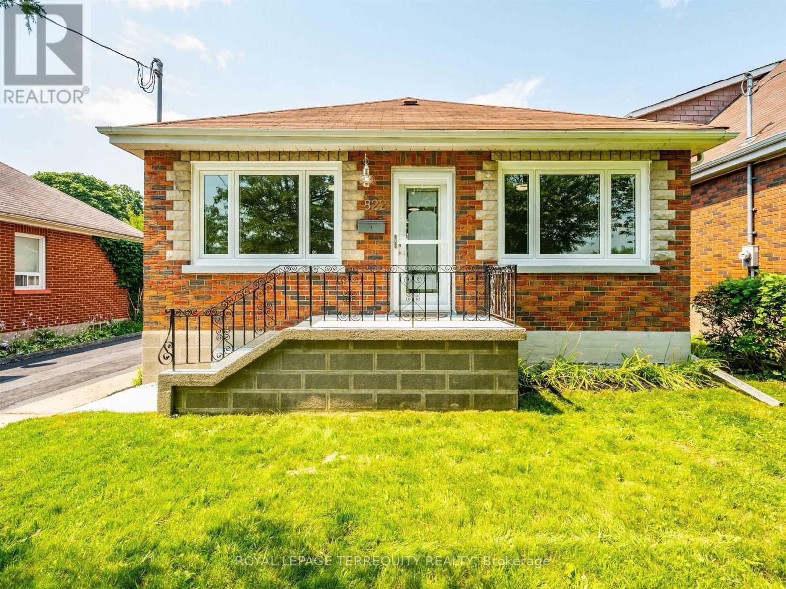 MAIN - 822 DOUGLAS STREET, Oshawa, Ontario