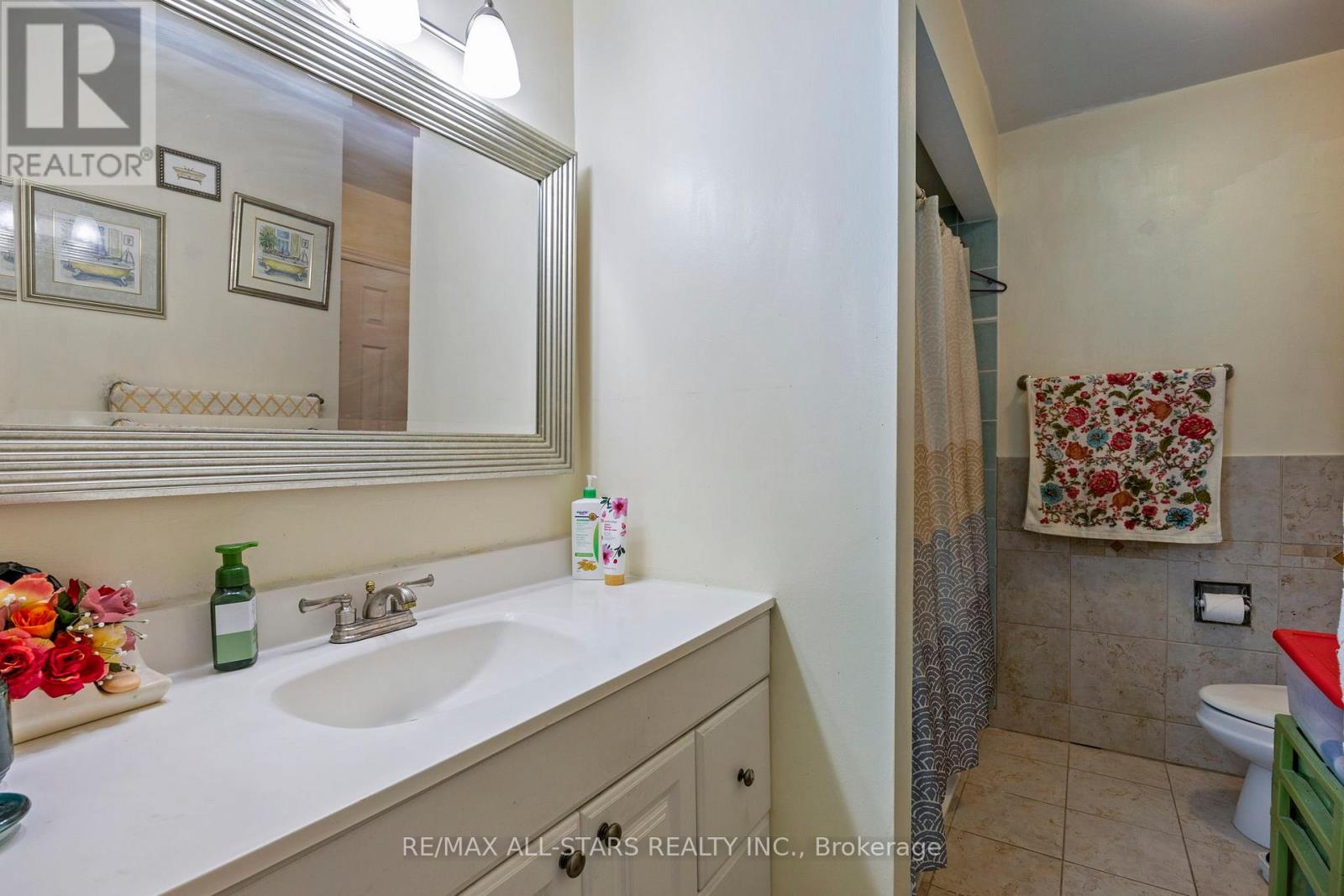54 Kennaley Crescent E, Toronto, Ontario  M1V 1L7 - Photo 13 - E12432872