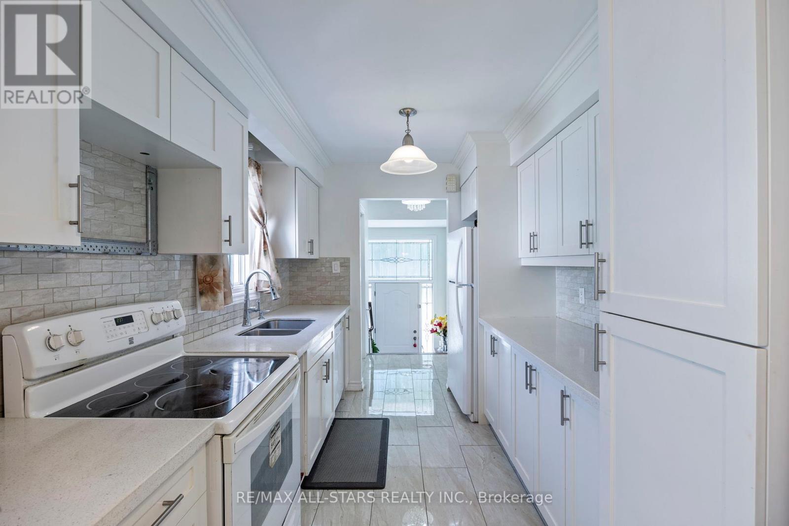 54 Kennaley Crescent E, Toronto, Ontario  M1V 1L7 - Photo 5 - E12432872