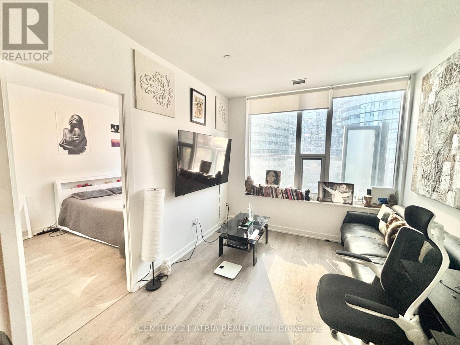 802 - 10 York Street, Toronto, Ontario  M5J 0E1 - Photo 3 - C12432894