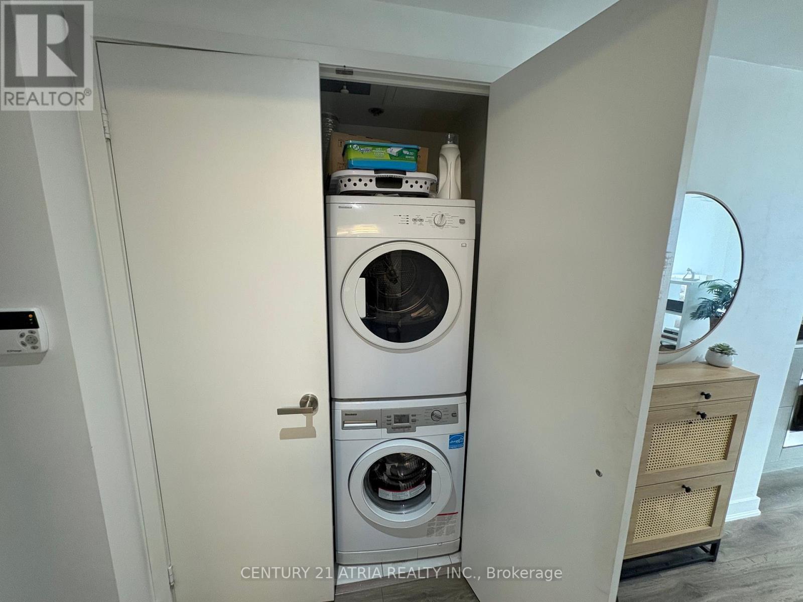 1008 - 100 Harbour Street, Toronto, Ontario  M5J 0B5 - Photo 12 - C12432957