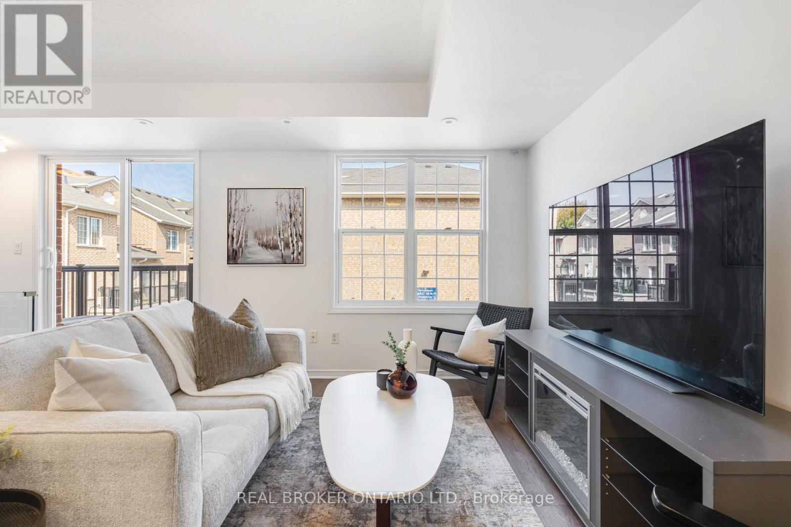 301 - 35 STRANGFORD LANE, Toronto, Ontario