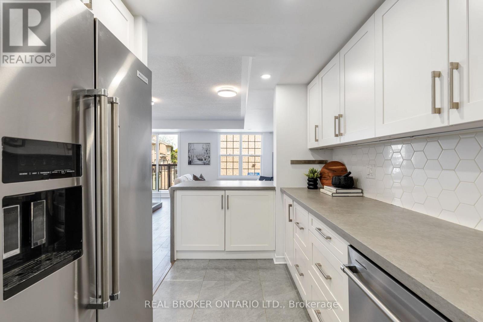 301 - 35 Strangford Lane, Toronto, Ontario  M1L 0E5 - Photo 11 - E12432892