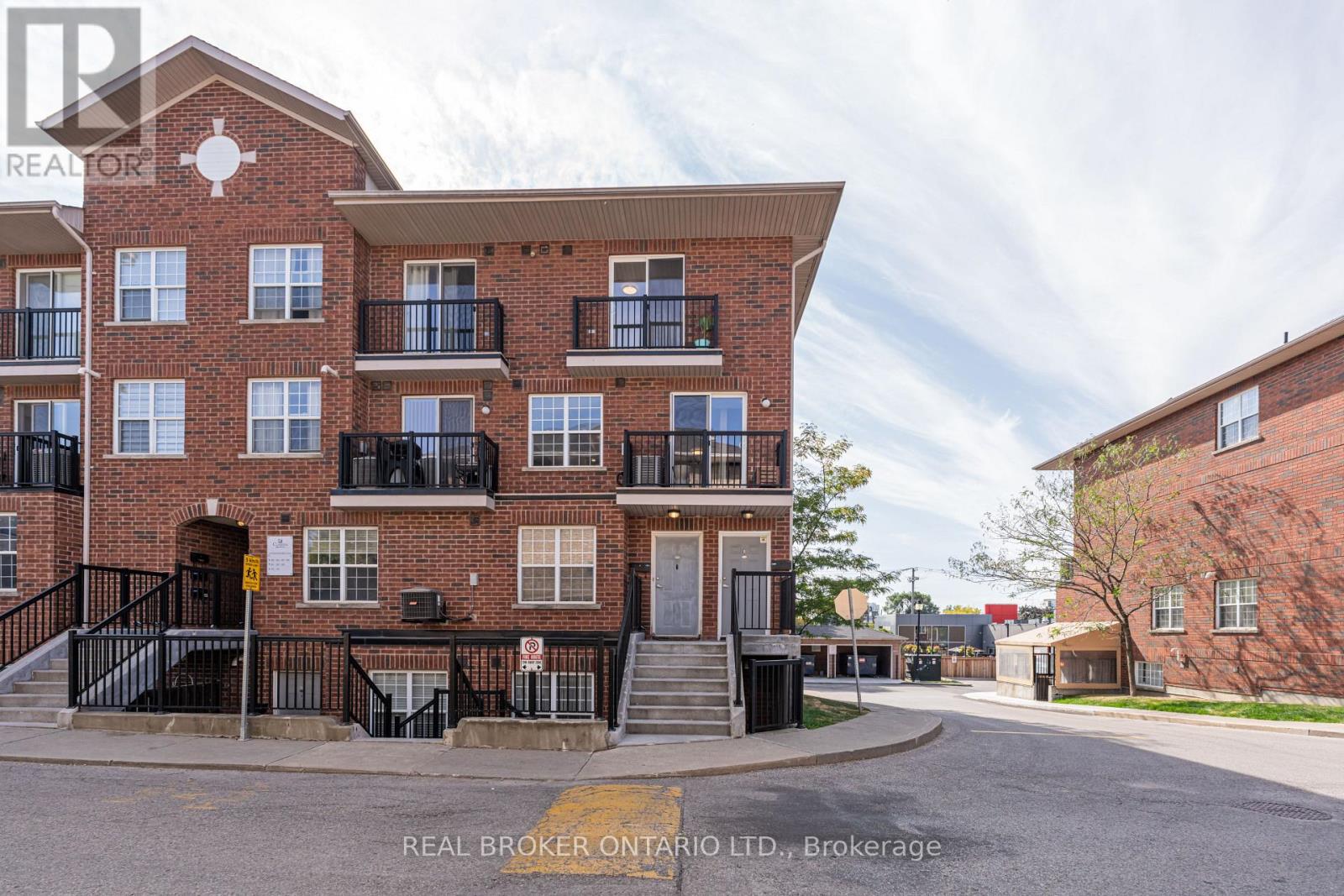 301 - 35 Strangford Lane, Toronto, Ontario  M1L 0E5 - Photo 3 - E12432892
