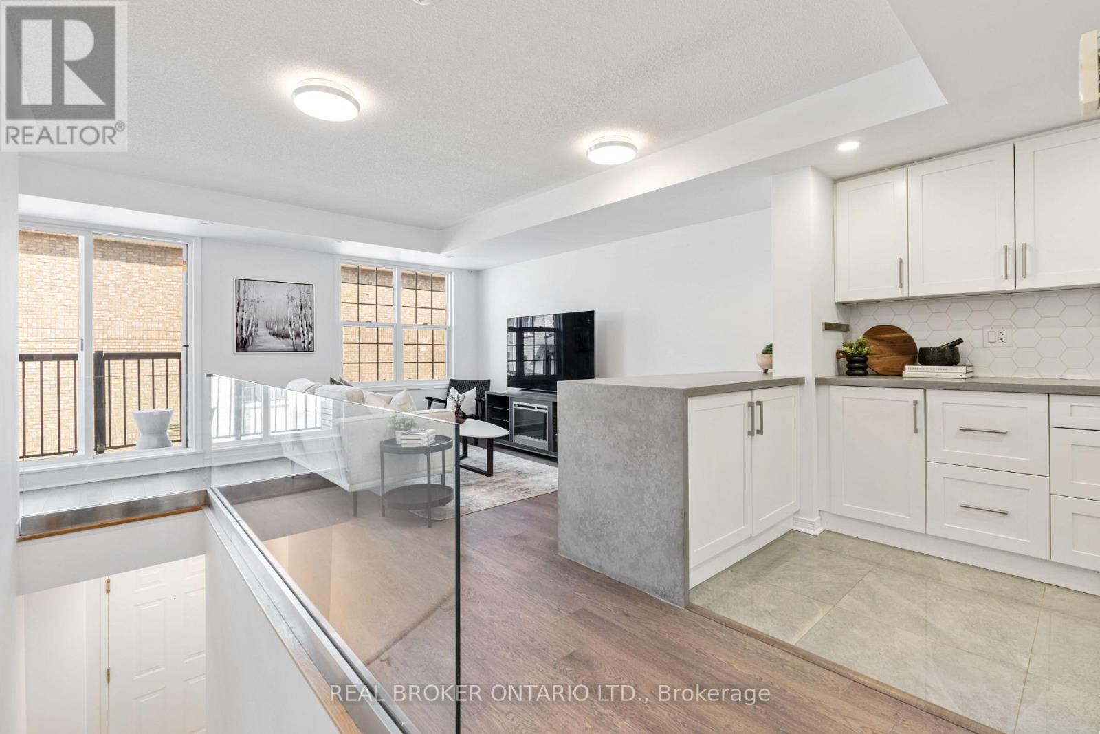 301 - 35 Strangford Lane, Toronto, Ontario  M1L 0E5 - Photo 4 - E12432892