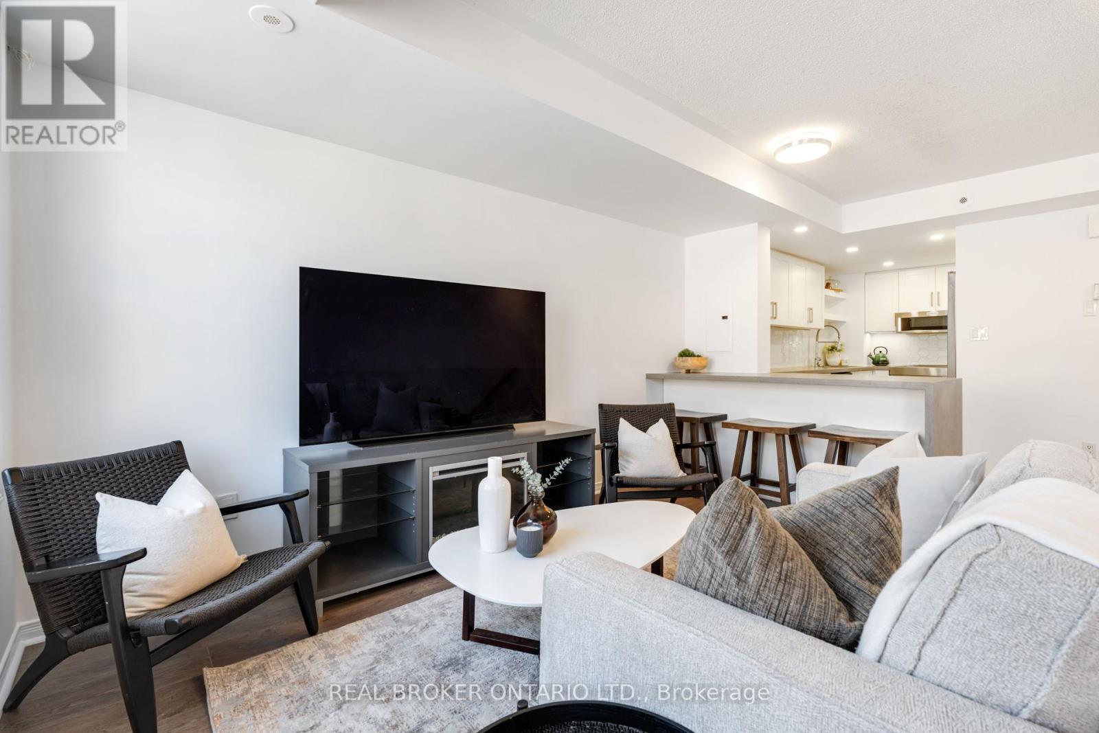 301 - 35 Strangford Lane, Toronto, Ontario  M1L 0E5 - Photo 6 - E12432892