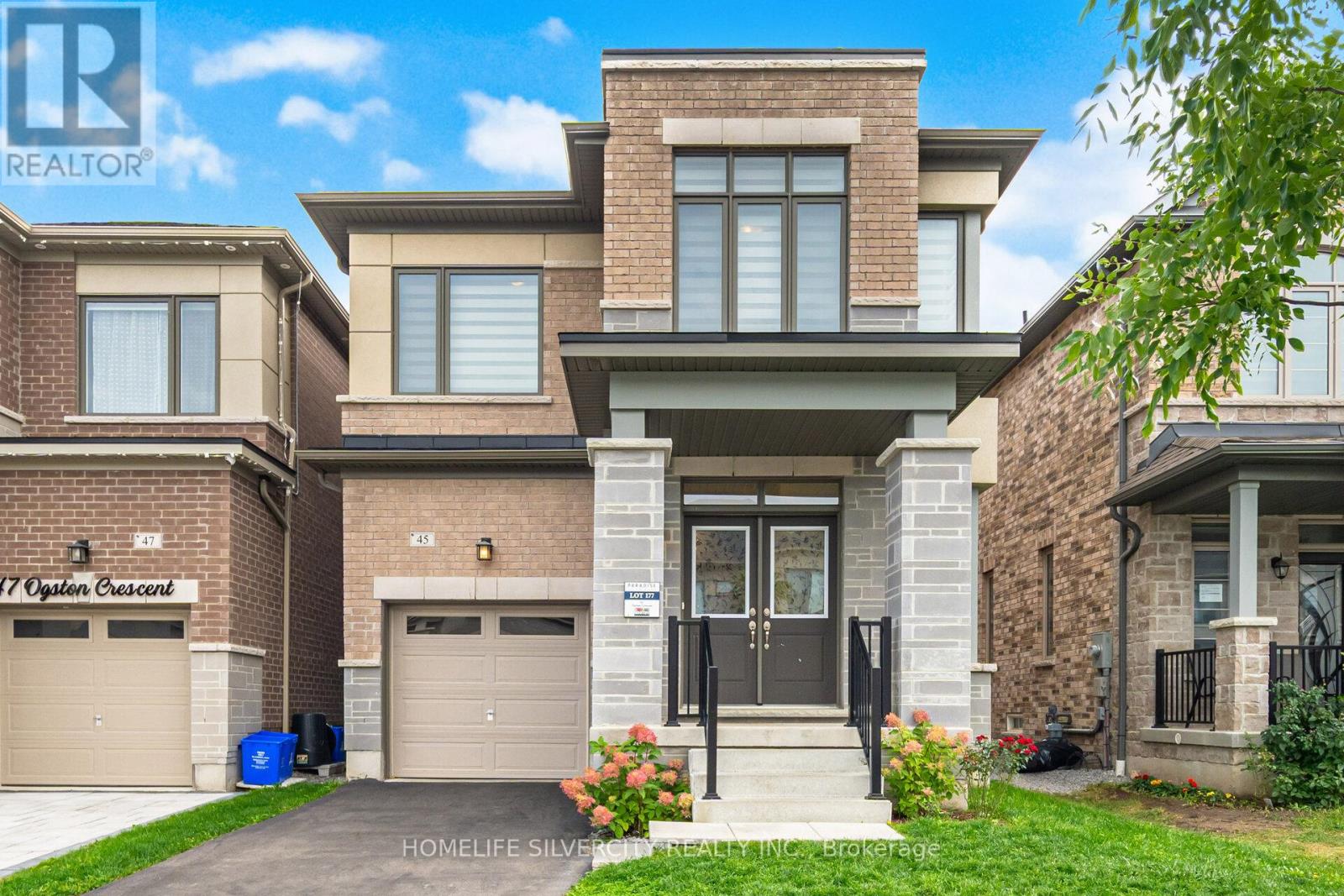 45 OGSTON CRESCENT, Whitby, Ontario