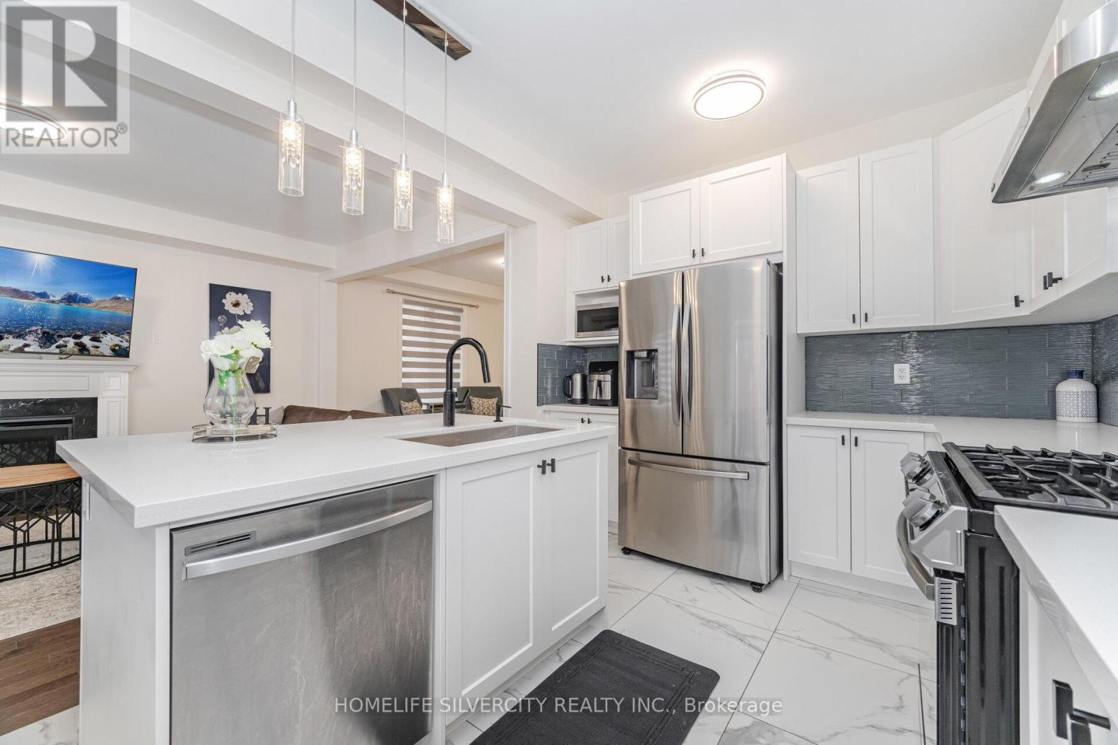 45 Ogston Crescent, Whitby, Ontario  L1P 0H2 - Photo 10 - E12432904