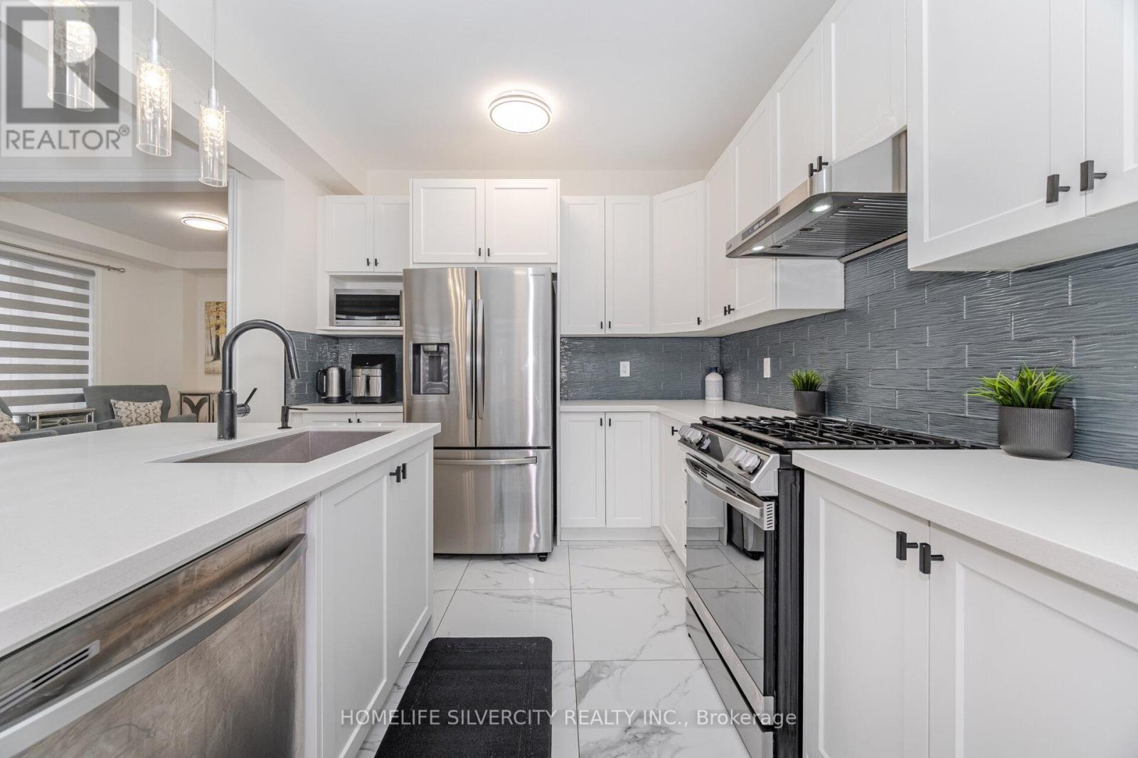 45 Ogston Crescent, Whitby, Ontario  L1P 0H2 - Photo 11 - E12432904