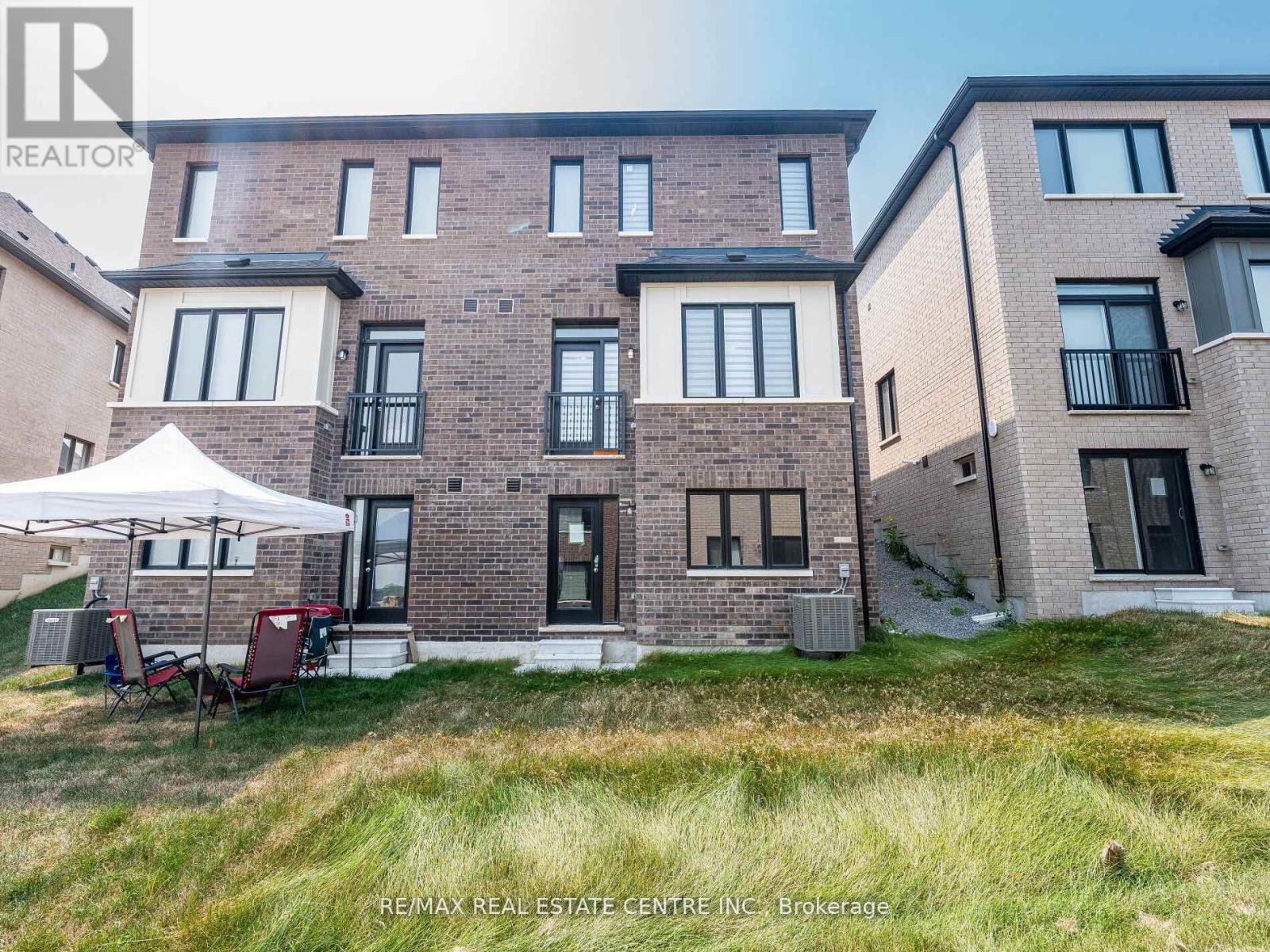 2921 Nakina Street, Pickering, Ontario  L1X 0P8 - Photo 17 - E12432917