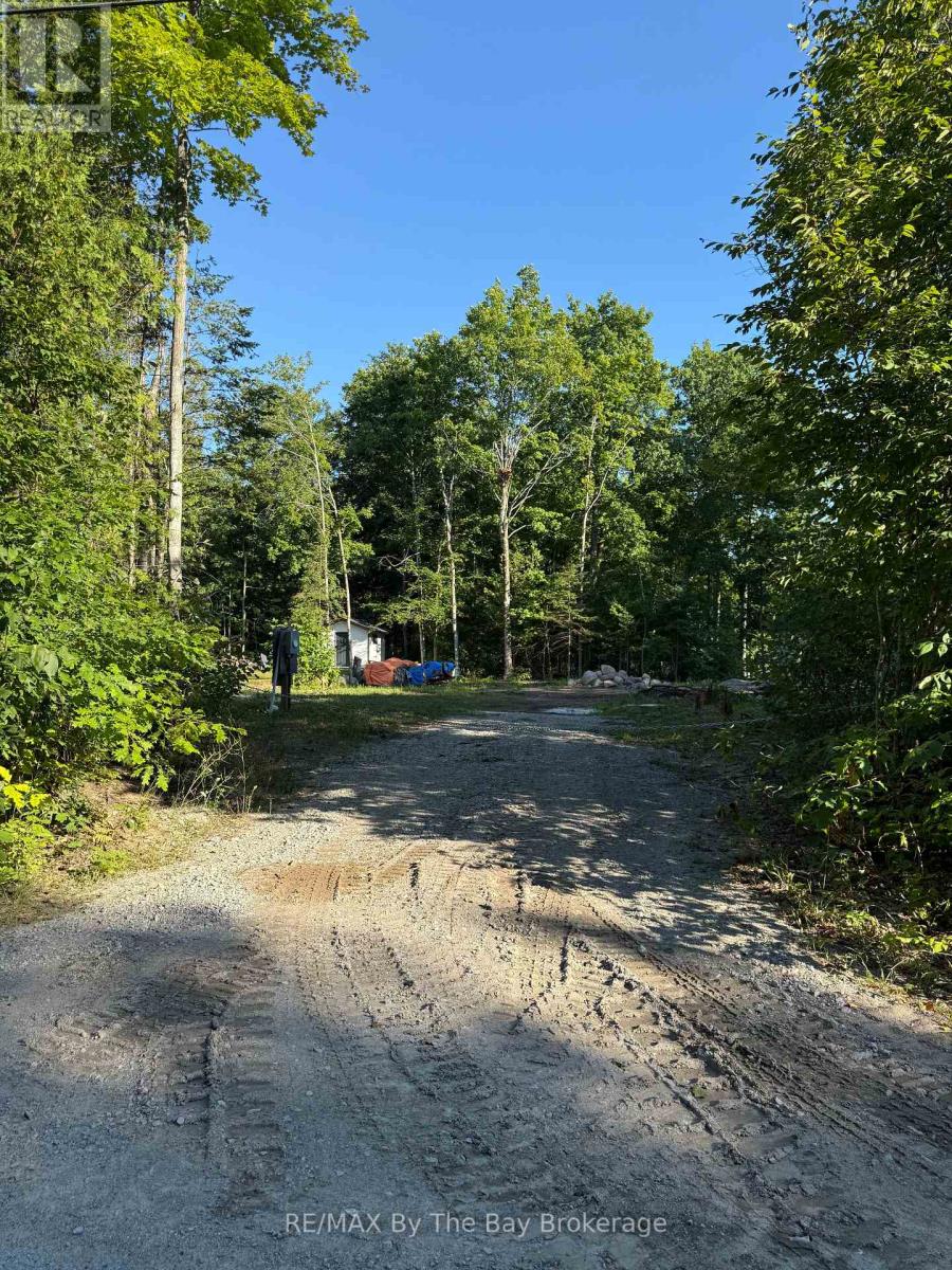 909 17 Concession, Tiny, Ontario  L0L 2J0 - Photo 11 - S12358366