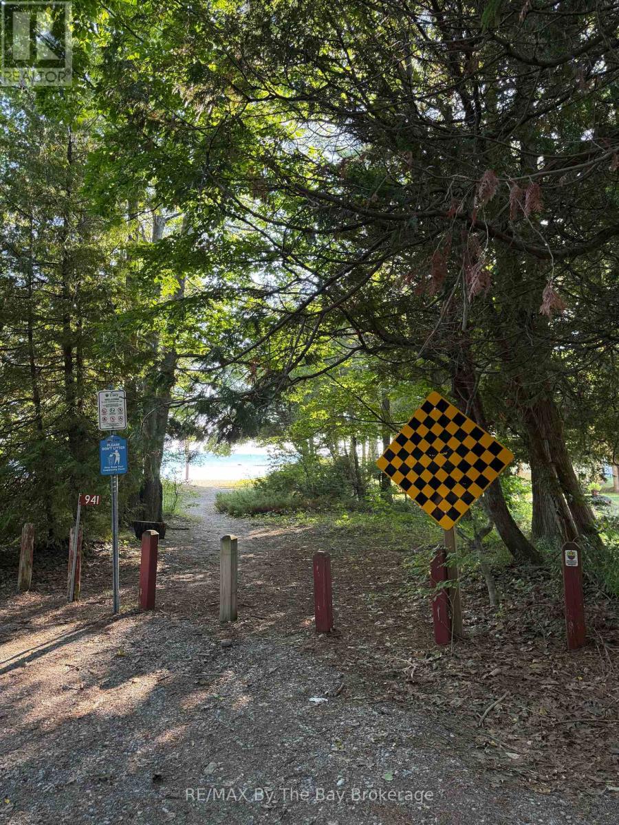 909 17 Concession, Tiny, Ontario  L0L 2J0 - Photo 16 - S12358366
