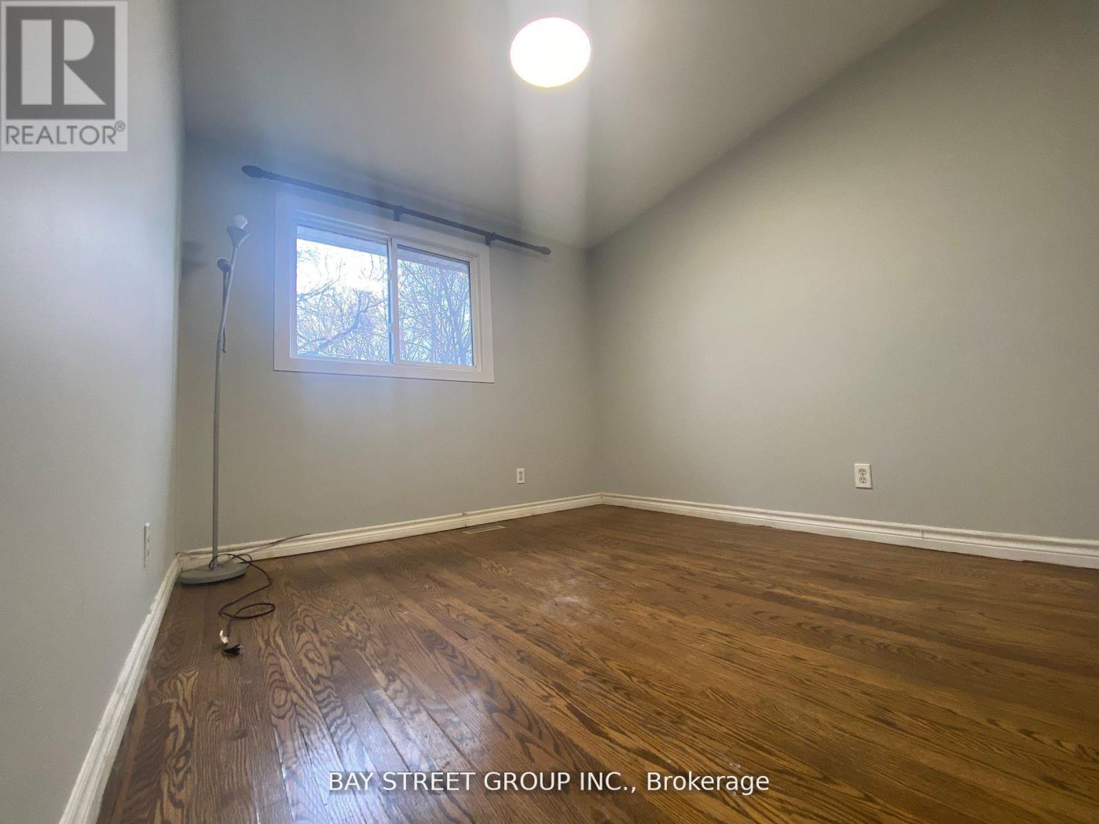 100 Oakdale Drive, Oakville, Ontario  L6H 1J3 - Photo 16 - W12432852