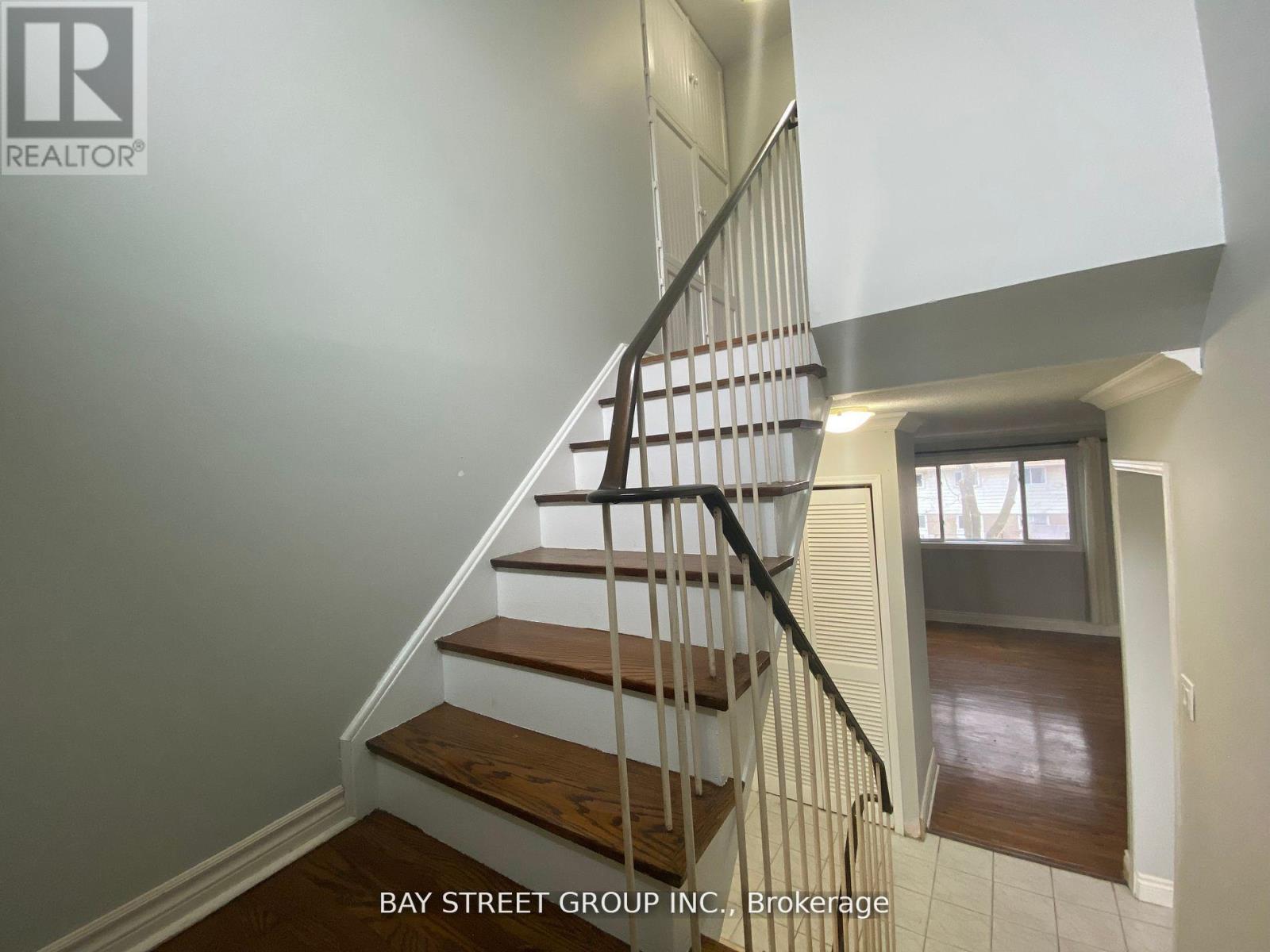 100 Oakdale Drive, Oakville, Ontario  L6H 1J3 - Photo 17 - W12432852