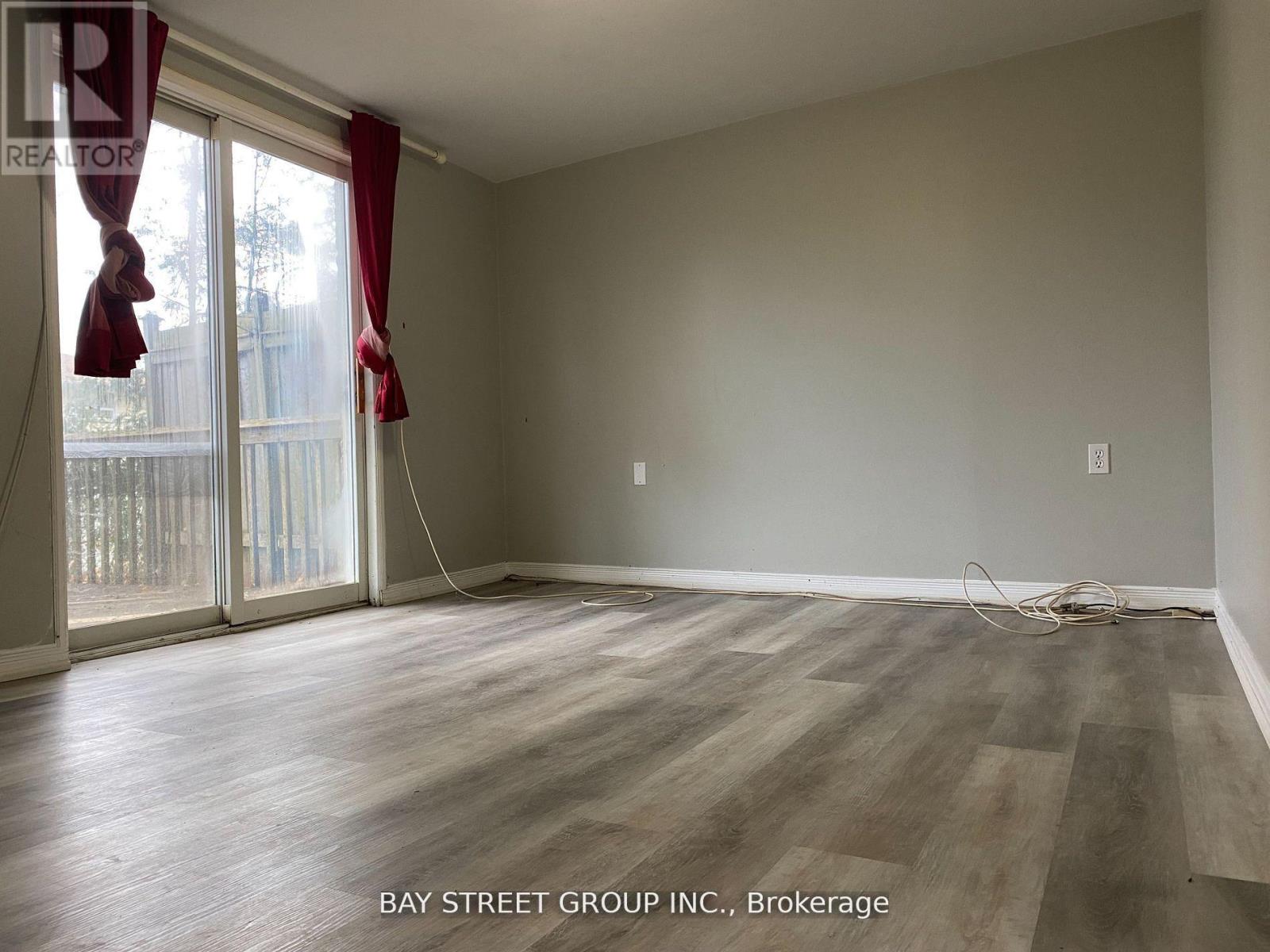 100 Oakdale Drive, Oakville, Ontario  L6H 1J3 - Photo 18 - W12432852