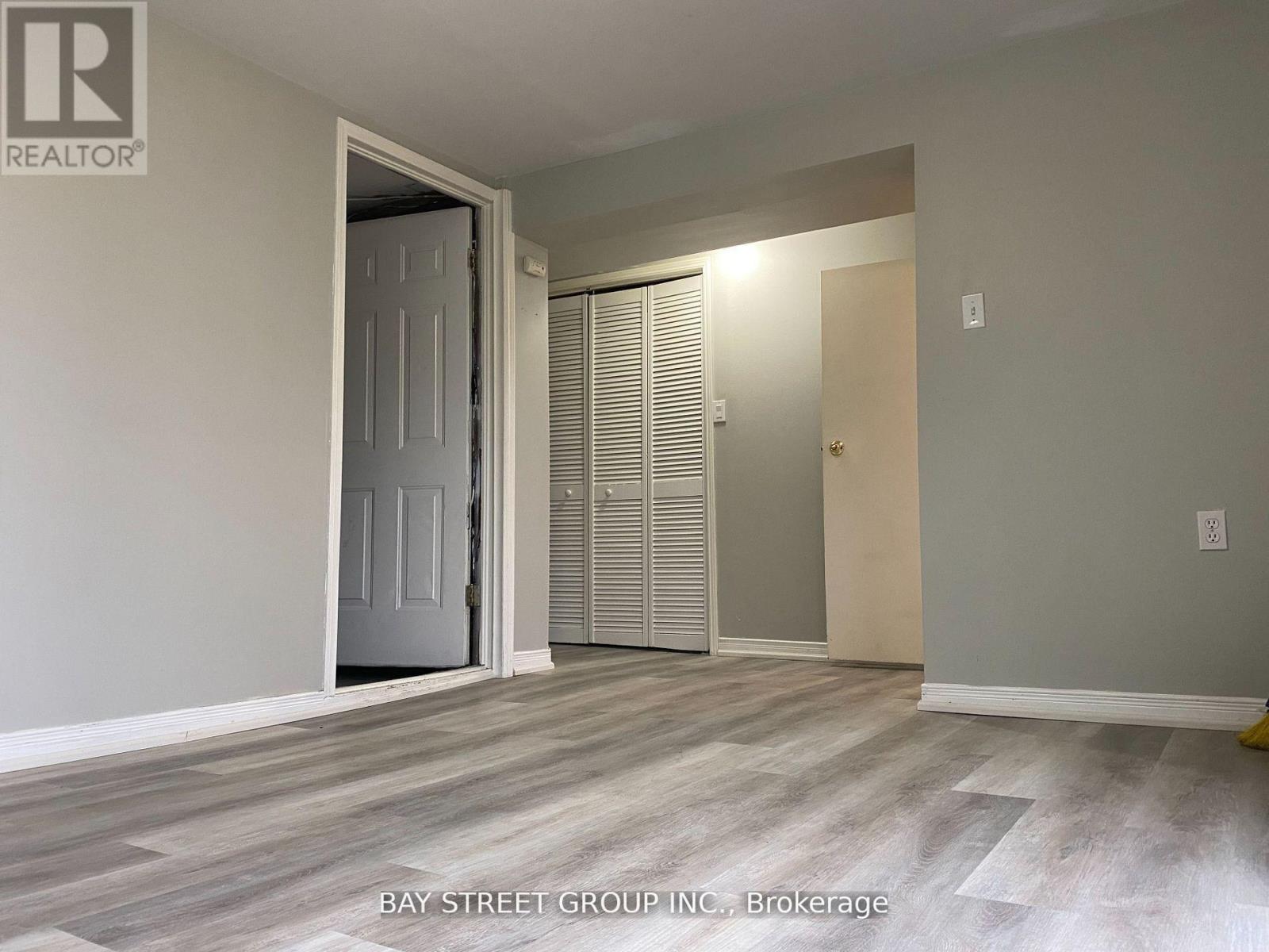 100 Oakdale Drive, Oakville, Ontario  L6H 1J3 - Photo 19 - W12432852