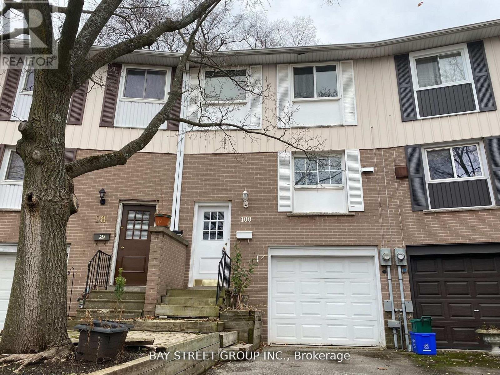 100 Oakdale Drive, Oakville, Ontario  L6H 1J3 - Photo 2 - W12432852