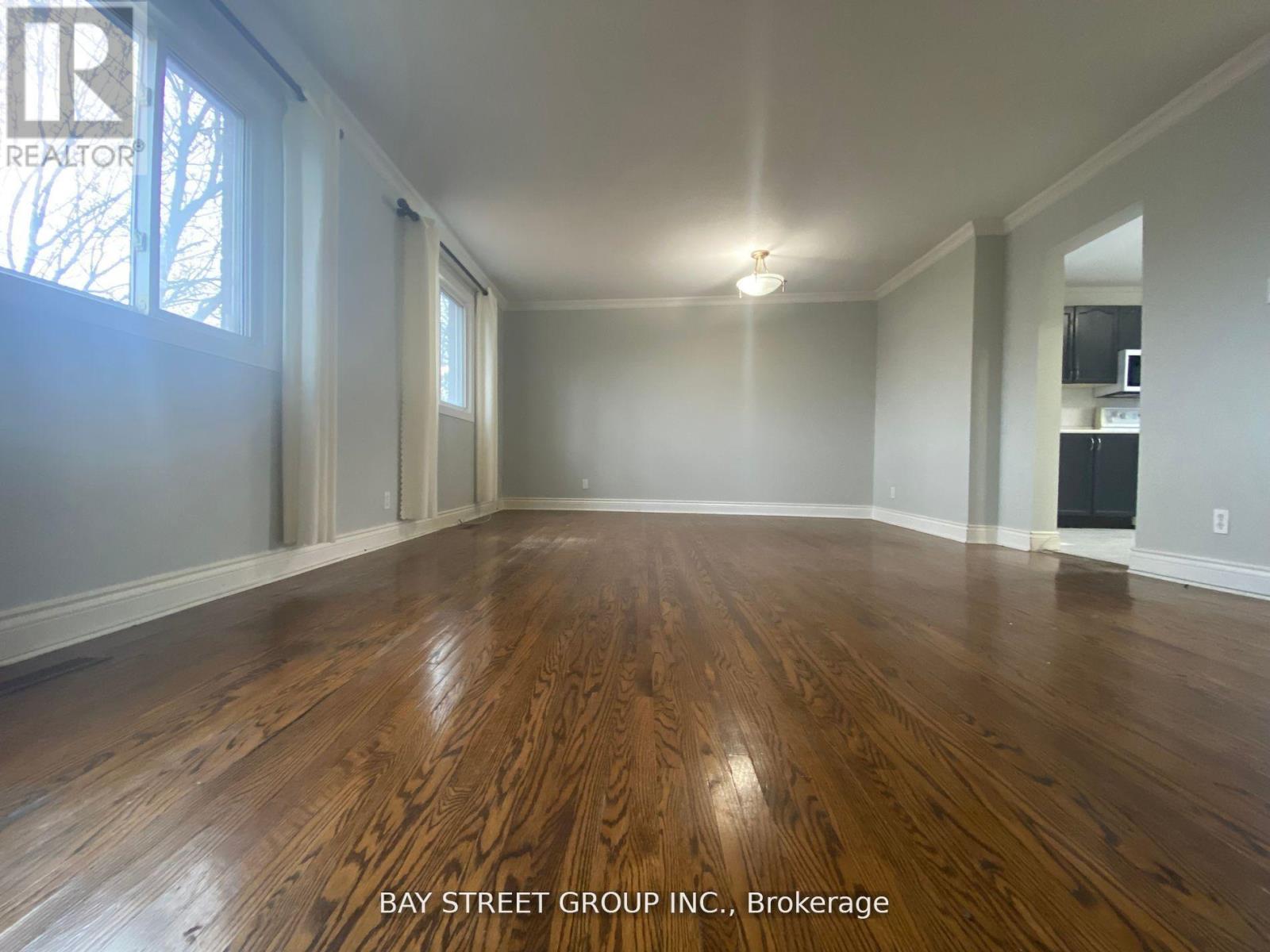 100 Oakdale Drive, Oakville, Ontario  L6H 1J3 - Photo 6 - W12432852