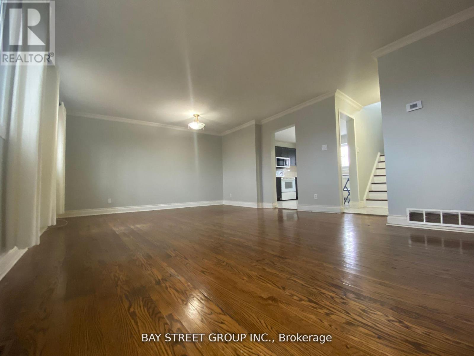 100 Oakdale Drive, Oakville, Ontario  L6H 1J3 - Photo 7 - W12432852