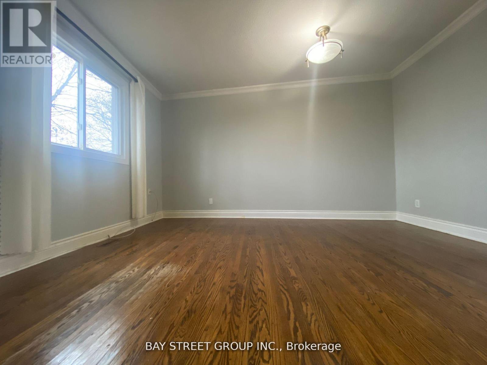 100 Oakdale Drive, Oakville, Ontario  L6H 1J3 - Photo 8 - W12432852
