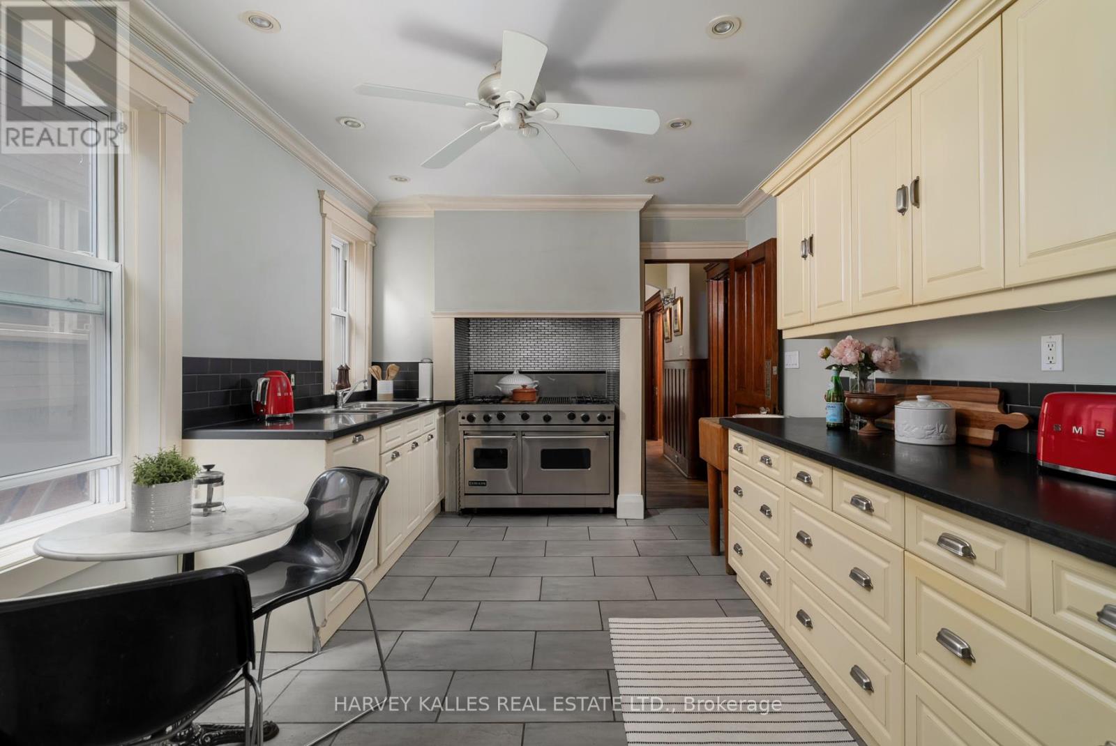 181 Indian Road, Toronto, Ontario  M6R 2W2 - Photo 22 - W12432870