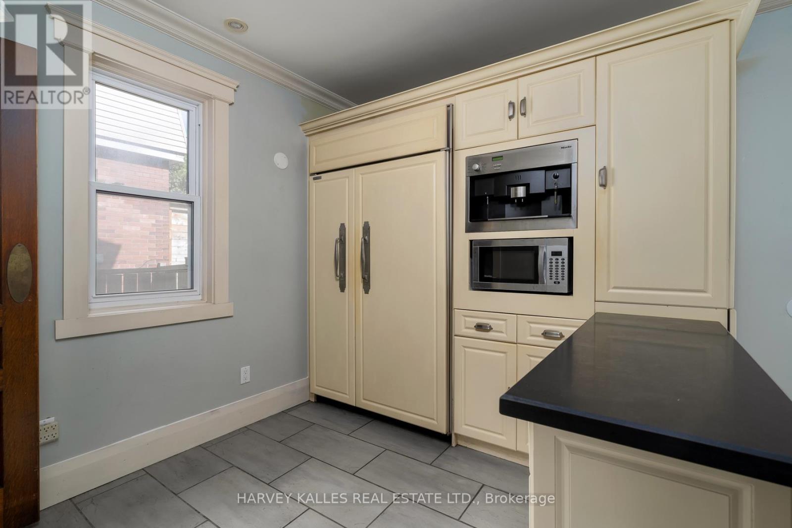 181 Indian Road, Toronto, Ontario  M6R 2W2 - Photo 25 - W12432870