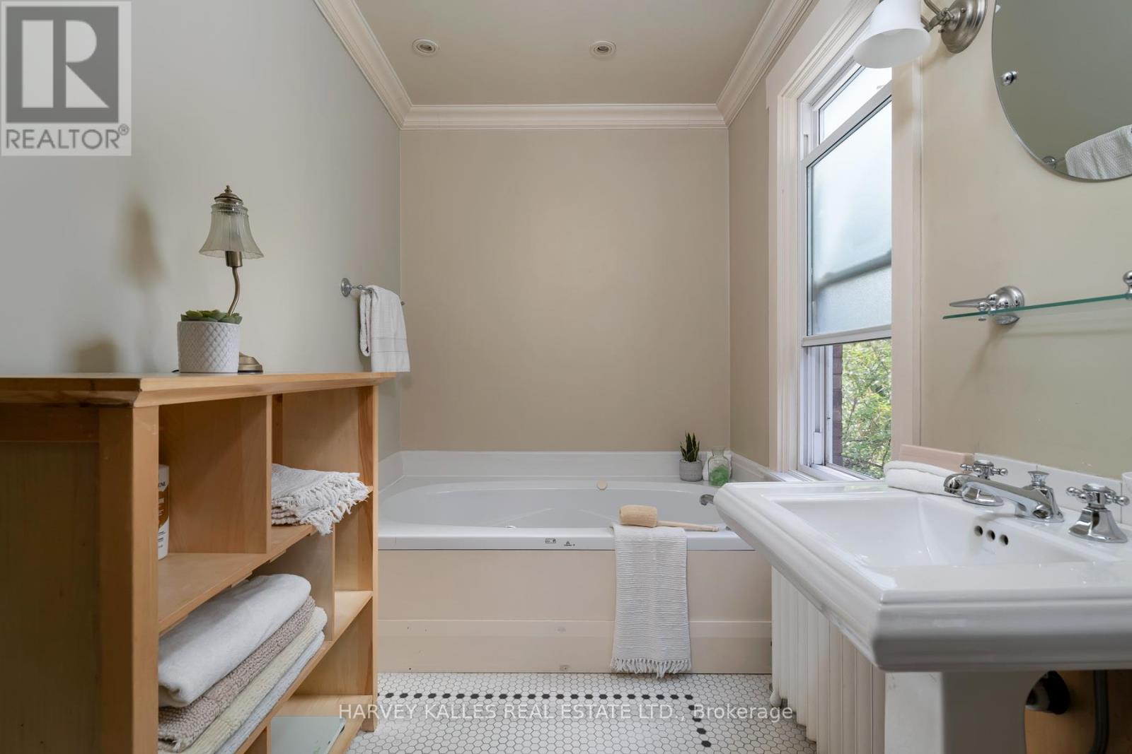 181 Indian Road, Toronto, Ontario  M6R 2W2 - Photo 37 - W12432870