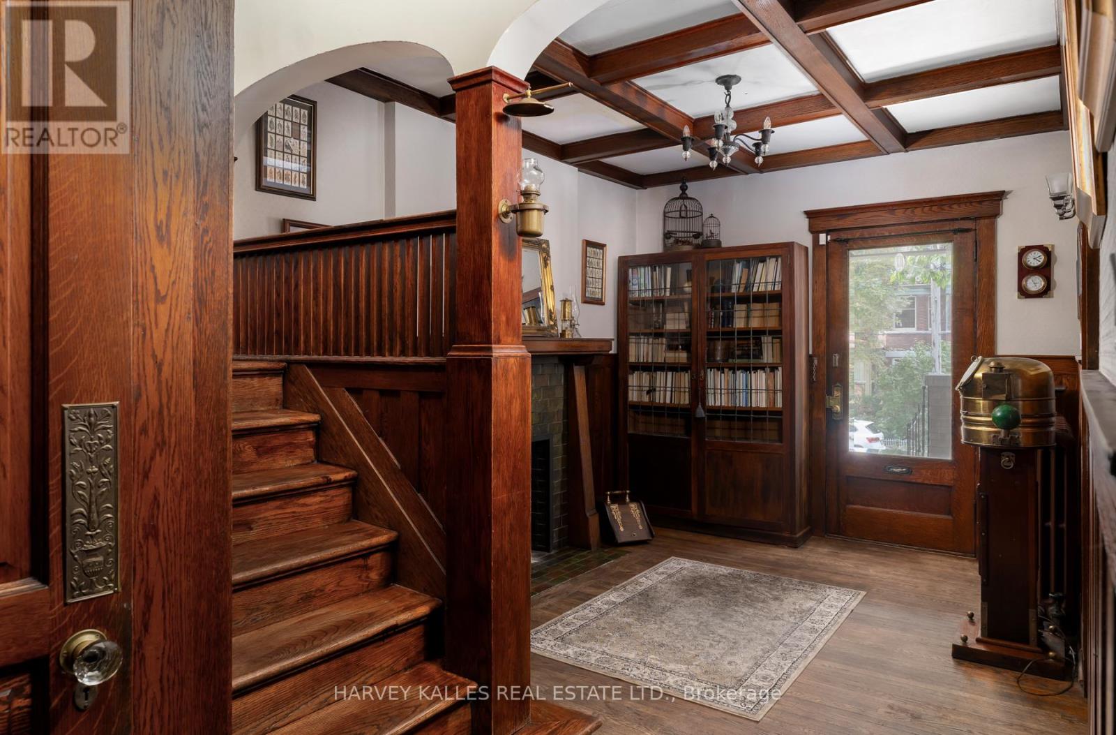 181 Indian Road, Toronto, Ontario  M6R 2W2 - Photo 7 - W12432870