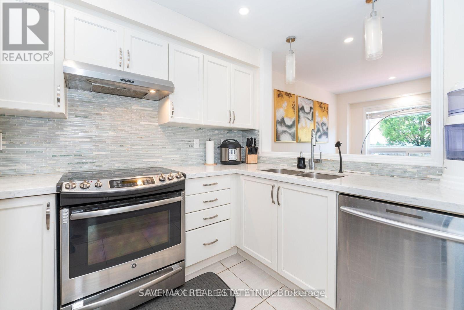 5549 Katy Gate, Mississauga, Ontario  L5M 7M9 - Photo 10 - W12432874