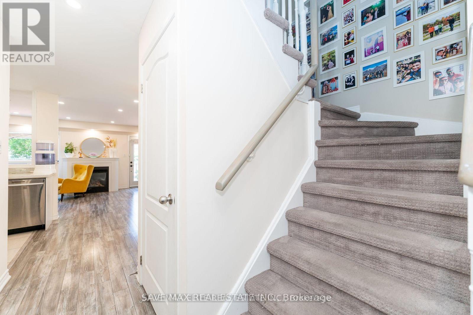 5549 Katy Gate, Mississauga, Ontario  L5M 7M9 - Photo 12 - W12432874