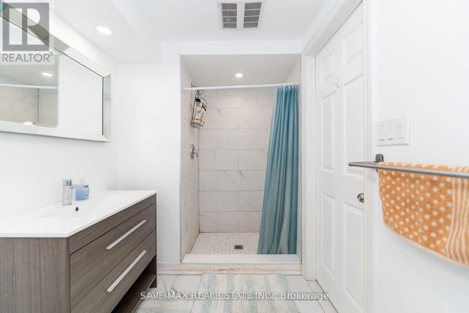 5549 Katy Gate, Mississauga, Ontario  L5M 7M9 - Photo 23 - W12432874