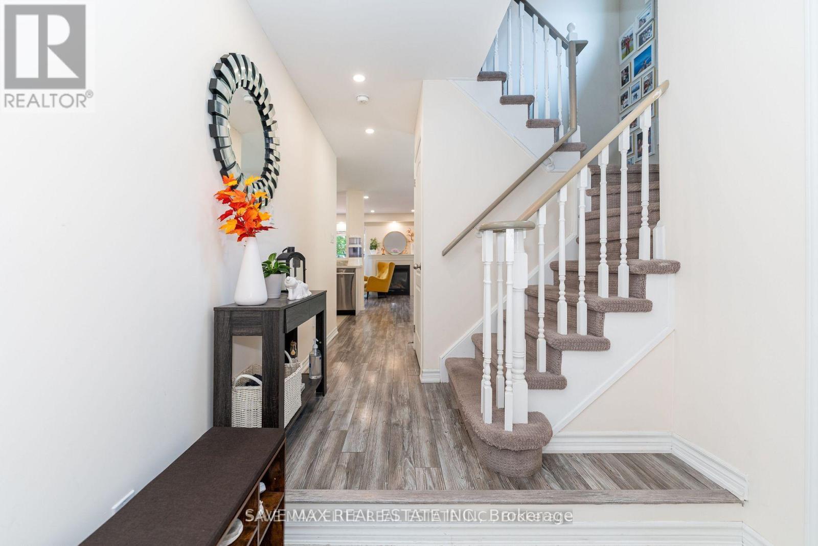5549 Katy Gate, Mississauga, Ontario  L5M 7M9 - Photo 5 - W12432874