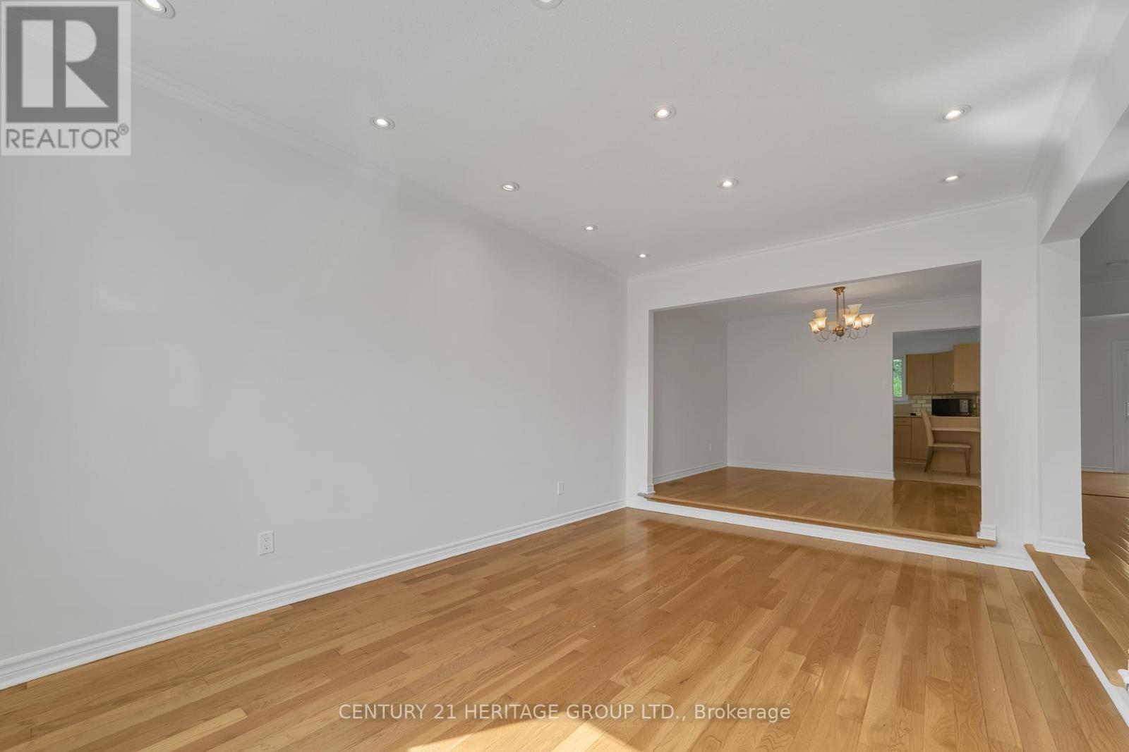 Main & Upper - 24 Springhead Gardens, Richmond Hill, Ontario  L4C 5B9 - Photo 12 - N12432884