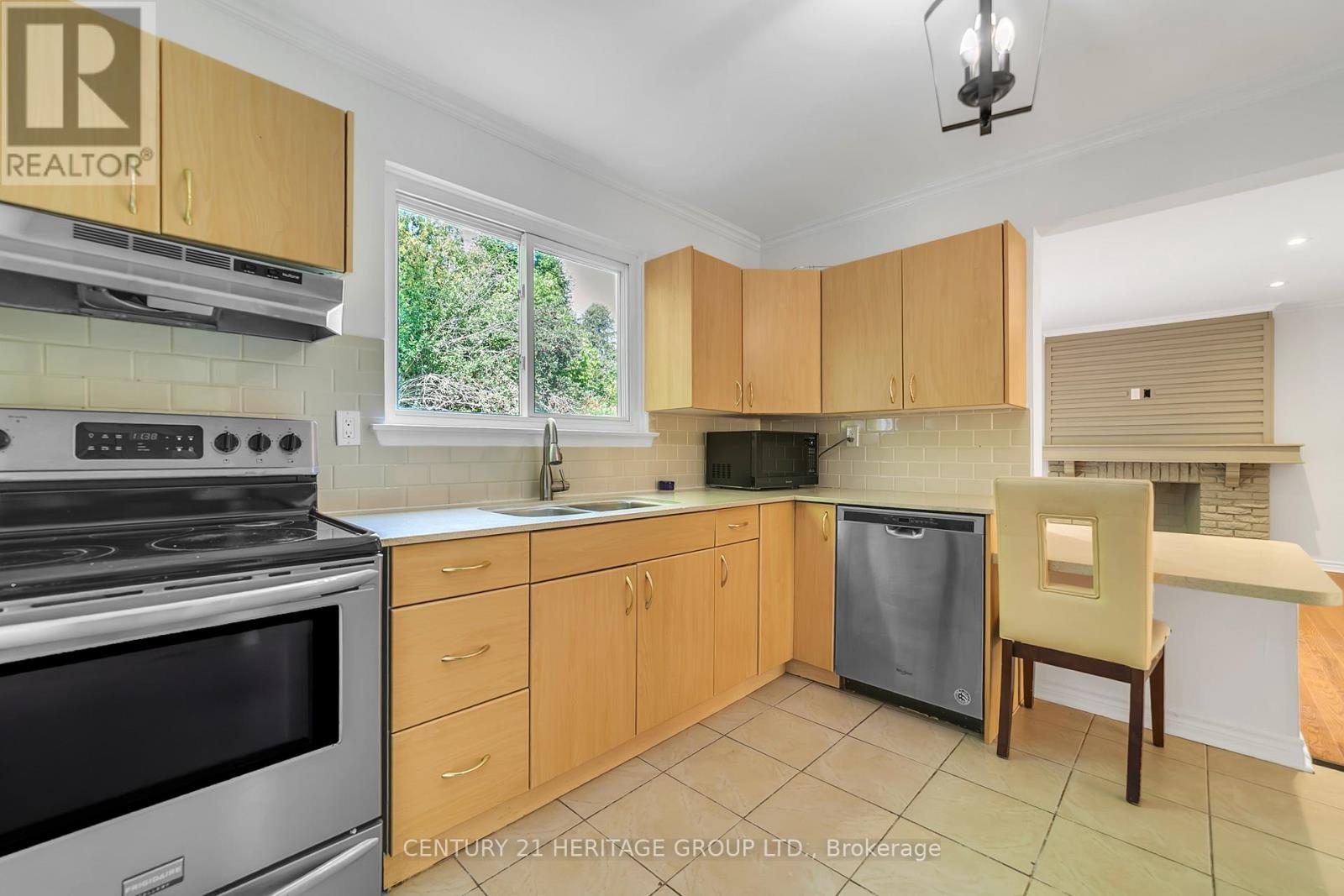 Main & Upper - 24 Springhead Gardens, Richmond Hill, Ontario  L4C 5B9 - Photo 25 - N12432884