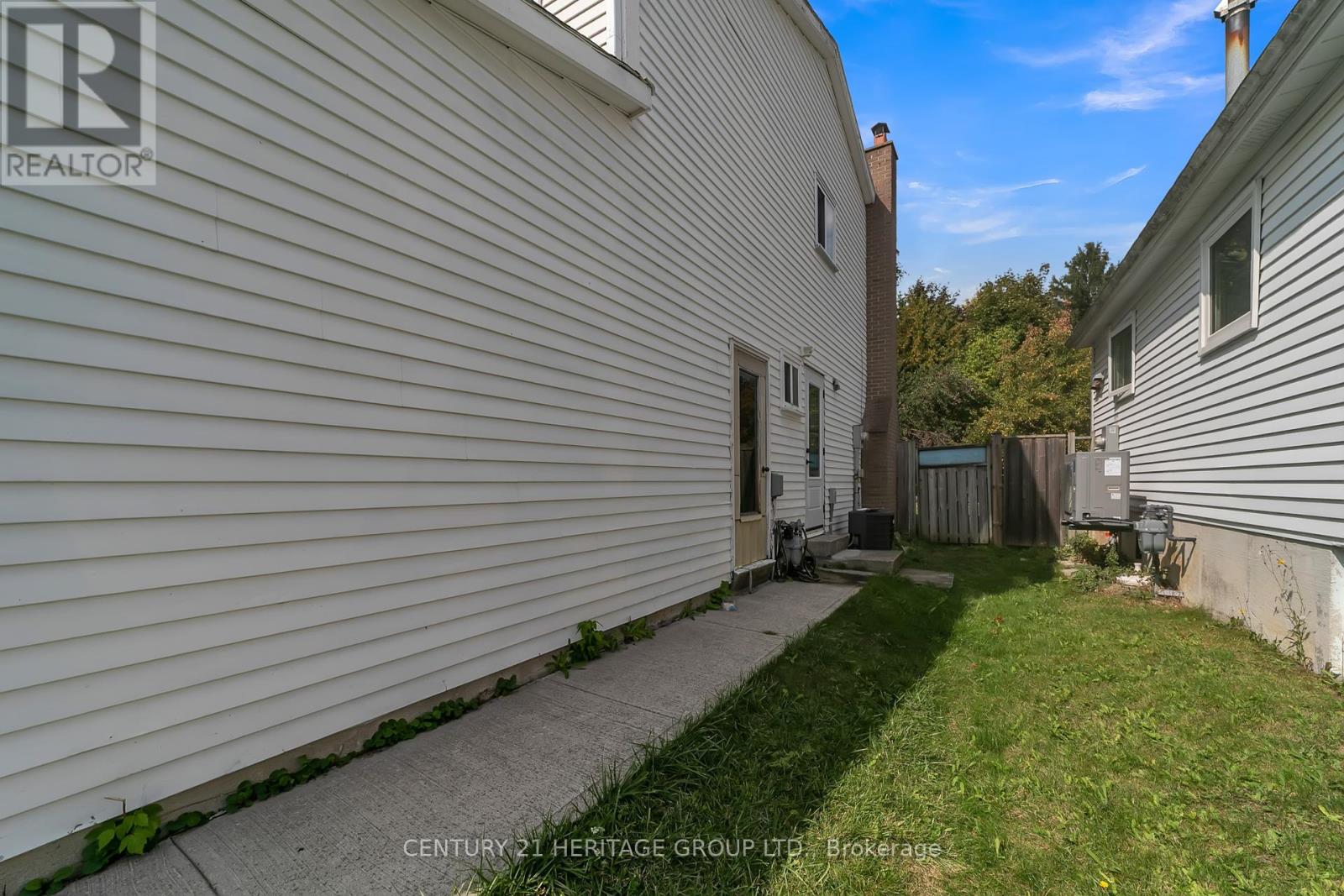 Main & Upper - 24 Springhead Gardens, Richmond Hill, Ontario  L4C 5B9 - Photo 35 - N12432884